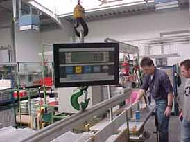 Utilización de la grúa de carga en la industria.