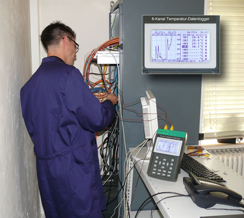 Comprobacin de la temperatura en un armario con el termometro registrador PCE-T 800