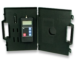 Contenido del envío del barometro PCE-DB2 con su maletín.
