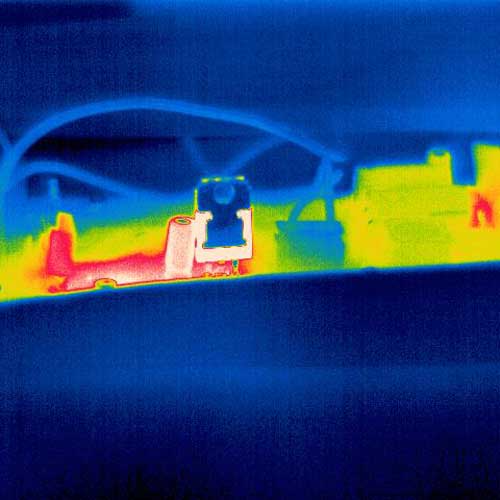 Visualización del desarrollo térmico en una platina conductora con la cámara térmica PCE-TC 34