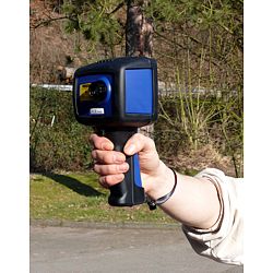 Funda protectora montada sobre la camara termografica PCE-TC3.