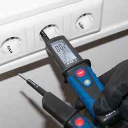 Control de fase (un polo) con el comprobador de tensión PCE-TT2