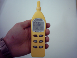 El detector de humedad es muy pr�ctico para realizar las mediciones ambientales.