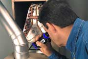 Endoscopio analizando el interior de tuber�as.