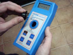 Fot�metro de cloro contiene una fotoc�luda de silicona para la detecci�n de luz.