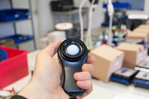 El sensor de luz del luxmetro LED PCE-LED 20 tiene un diseo ergonmico y por tanto es cmodo de sujetarlo en la mano. 