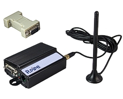 Aqu ve el mdulo de transmisin GPRS Rpipe con la antena y el adaptador