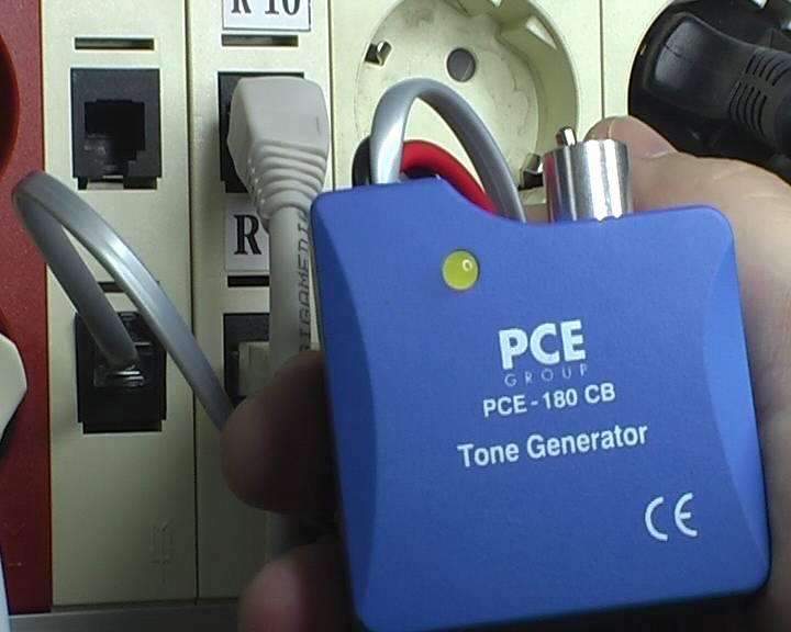 Generador de tonos el cual sireve para introducir una señal a la línea de teléfono o una red LAN.