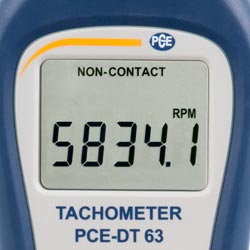 Pantalla del tacmetro ptico PCE-DT 63 en un rango de medicin mediano