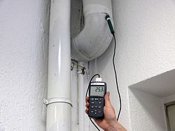 Comprobación de la temperatura con el termometro de precison