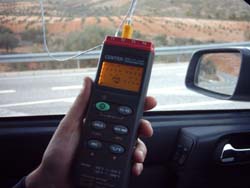 Term�metro de suelo PCE-T395 con iluminaci�n interna en la pantalla de LCD.