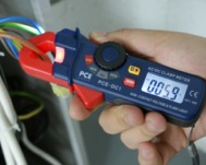 Detectores de corriente PCE-DC1 en uso.