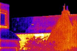 Imagen realizada en una vivienda para comprobar en aislamiento de la misma con las cámaras termográficas.