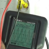 Midiendo la tensin de red con la serie de osciloscopios PCE-OC1.