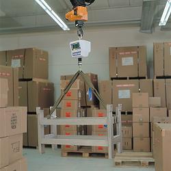 Comprobaci�n del peso de un soporte con la balanza.