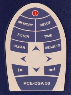 Aquí observa el teclado robusto del analizador de audio PCE-DSA 50.