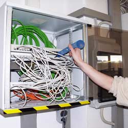 Reconocimiento de los cables de red en una estación central con el PCE-180 CBN.