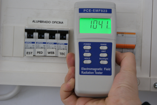 Detector de radiación electromagnética PCE-EMF 823