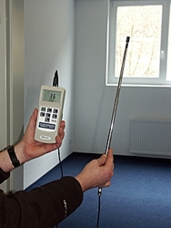 Medición de la temperatura de una habitación con el anemómetro PCE-424