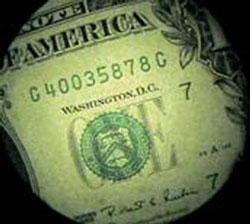 Vista a tráves del boroscopio de un billete de dólar.
