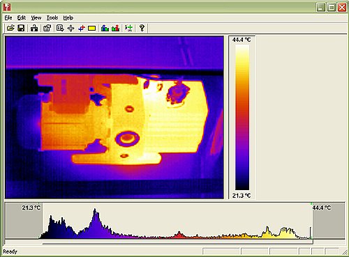 La imagen muestra en un ordenador la valoración de la termografía a través del software