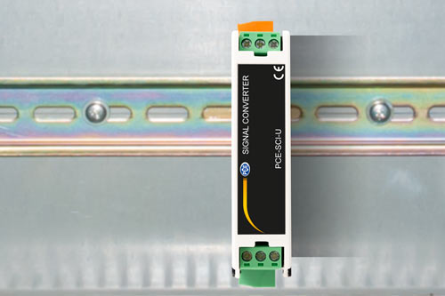 Convertidor de señal PCE-SCI-U instalado en el soporte