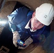 Detector multigases para recorrer tuneles y canales subterráneos.