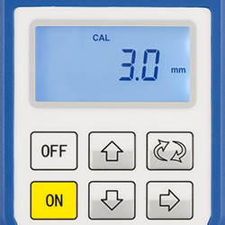 Aquí se muestra el medidor de espesores en el modo de calibración