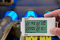Medidor de temperatura HOBO UX120-006M con pantalla LCD de grandes dimensiones para una lectura óptima de los datos