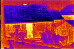 Radiación térmica de edificios con sistema de termografía.