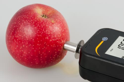 Uso del penetrómetro: midiendo una manzana